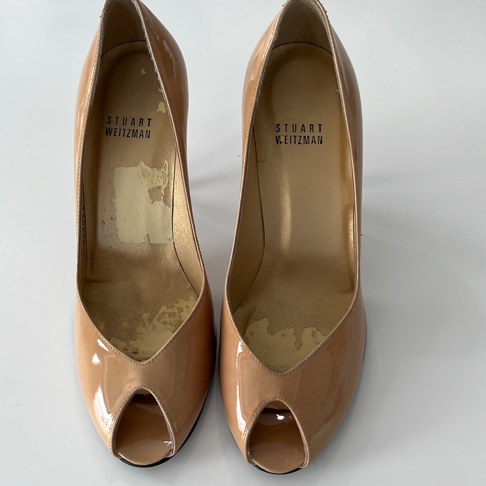 Stuart Weizmann Size 7 1/2 Tan patent Leather Pumps